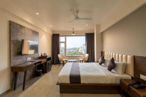 Kolhapur Hotel | The Living Hub Hotel, Kolhapur- Walkable From Central Bus Station
