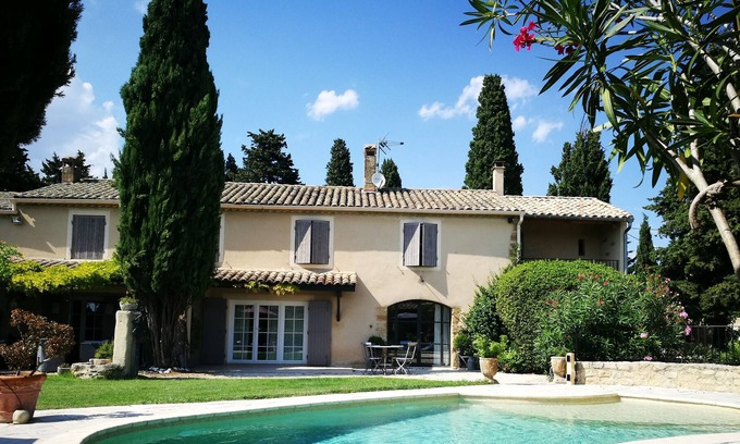 Violes Otro | La casa de carácter -Mas lagarto en la Provenza, piscina, en los viñedos