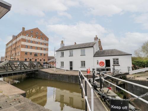 Gloucester Casa | The Lock House