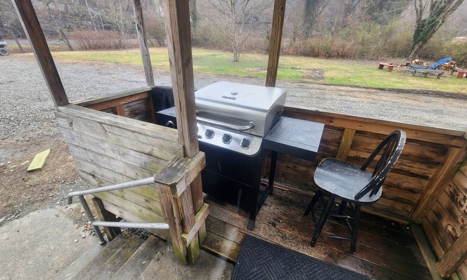 Kimball Apartamento | The Lodge 1st Floor 1-bedroom/Kitchen apartment with AC and WiFi in Kimball