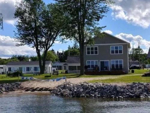 Houghton Lake Casa | The Lodge at Lyman's