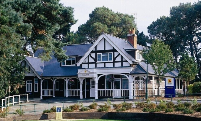 Bournemouth Cabina | The Lodge at Meyrick Park
