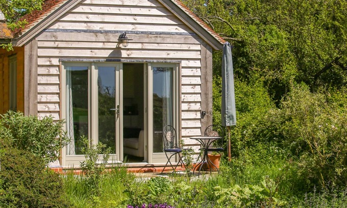 Malmesbury Cabaña | THE LODGE EN MORTONS, romántico en Malmesbury, Ref 1012693