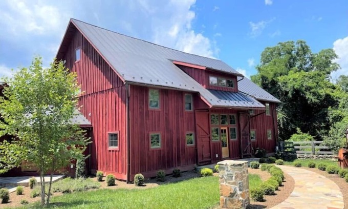 Round Hill Casa | The Lodge at Stoneleigh
