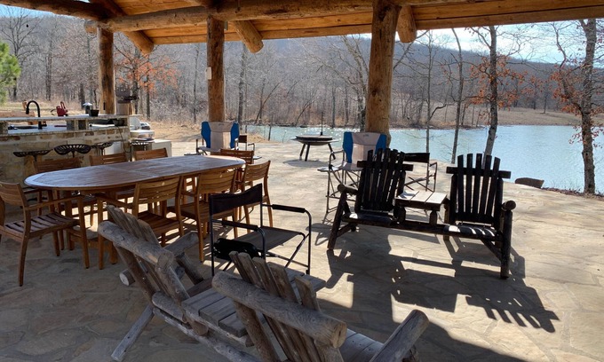 Stilwell Cabina | The lodge at the 4300 acre Hunt Mill Hollow Ranch is a wildlife destination.