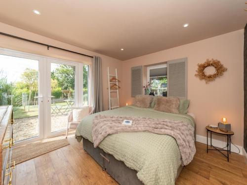 Caversham Casa | The Lodge - Elegant Comfort in a Peaceful Setting