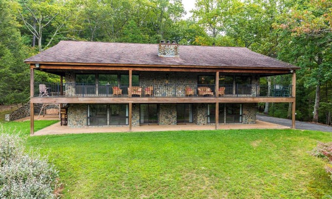 Crozet Cabina | The Lodge in Sugar Hollow