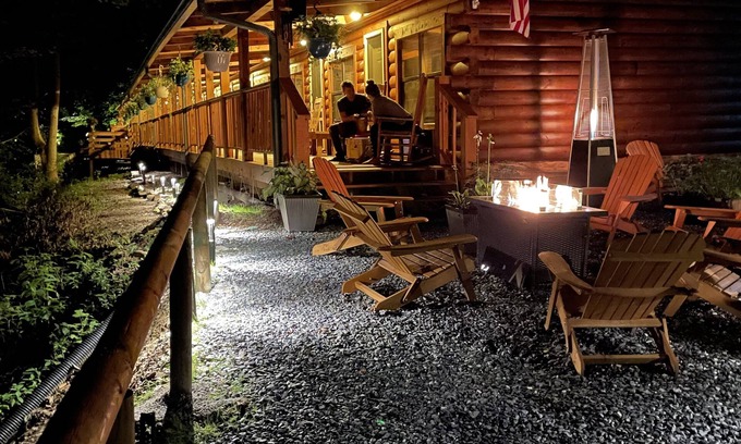 Bryson City Cabina | The Lodge Nantahala River Bryson city, North Carolina. Suite #1