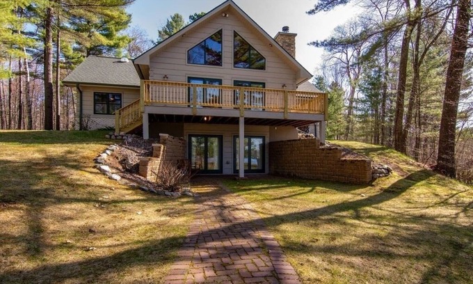 Minocqua Casa | The lodge on Big crawling stone lake