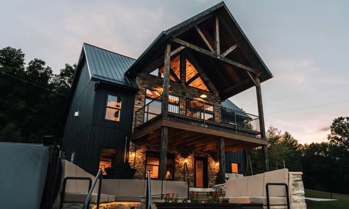 New Philadelphia Cabina | The Lodge @ Paradise Lake
