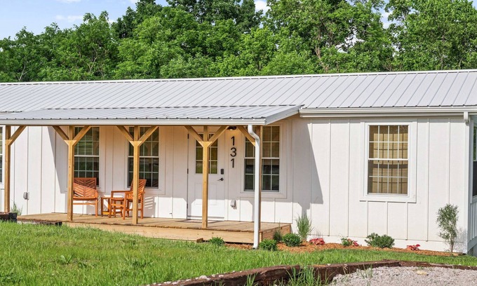 Williamstown Cabina | The Lodges at Eden Reserve - Back Cabins - Near Ark