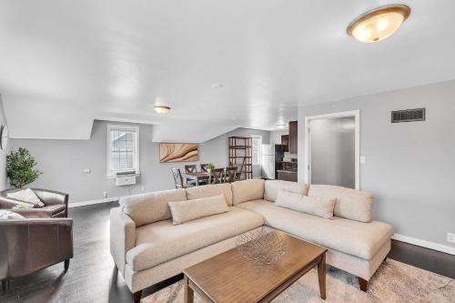 Middlebury Casa | The Loft 3BR Apartment with Scenic Deck