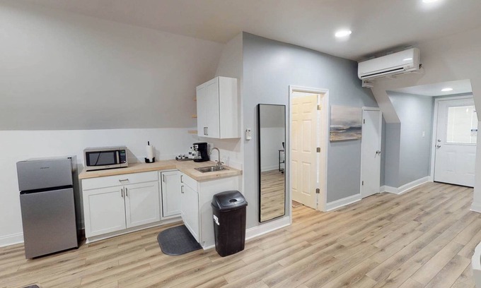 Northside Apartamento | The Loft, A Cozy Northshore Studio just minutes from Downtown!