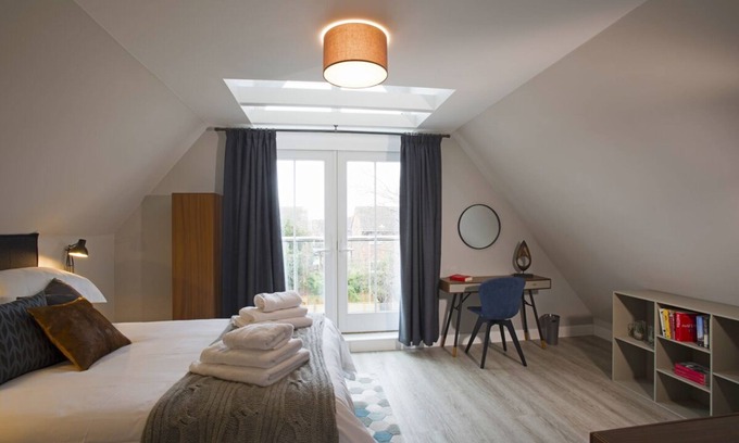 Canterbury Apartamento | The Loft es un fabuloso apartamento de 1 cama, a un paseo del centro de la ciudad con estacionamiento.
