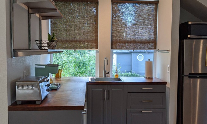 Richmond Casa | The Loft: Modern Open space in Southeast Portland