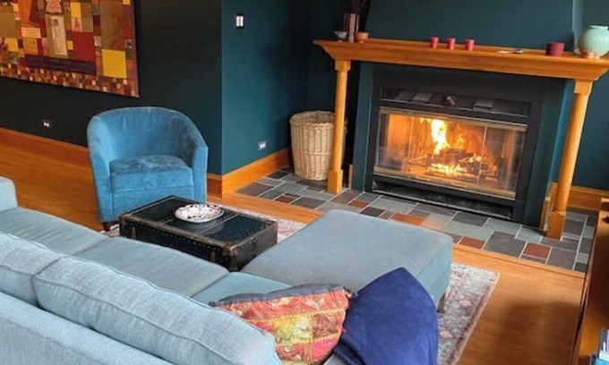 Logan Square Apartamento | The Logan Square Guest House - Classic Vintage Comfort With Free Parking!