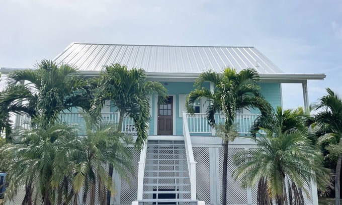 Hope Town Casa | The Loggerhead House at Turtle Hill Resort