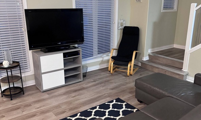 Medicine Hat Condominio | The London Oasis