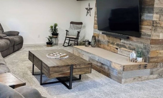 Zion Casa | The Lone Spruce Inn - just 17 minutes from Beaver Stadium