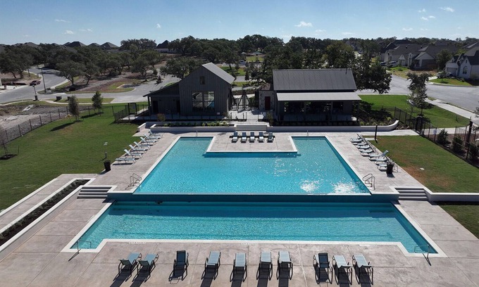 Kyle Casa | The Lone Star - A Perfect Place to Unwind