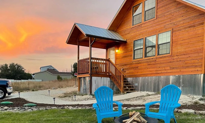 Canyon Lake Cabina | The Lonesome Dove Lake Cabin