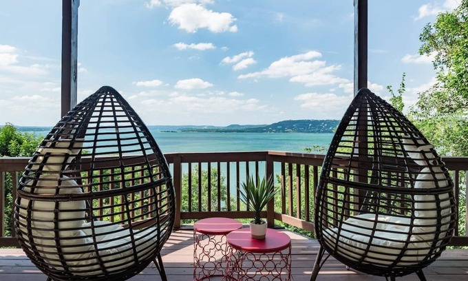 Hughes Park Lake Casa | The Lookout by Lodgewell Welcome to the Texas Riviera