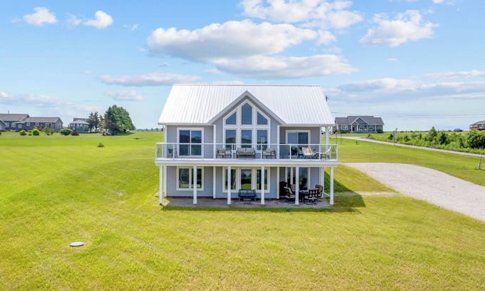Granville Casa | The Lookout - Executive Waterview Home