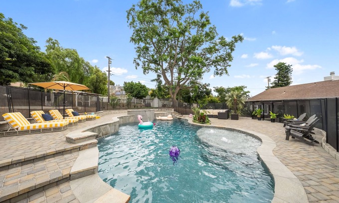 Fallbrook Otro | The Lookout King Bed! Min away from Wineries, Wedding, venues! Fresh eggs!