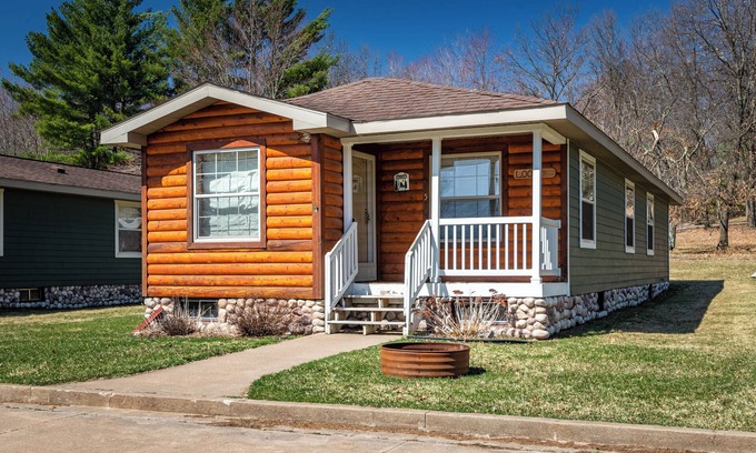 Neillsville Cabina | The Loon Cabin at the Riviera Resort in Neillsville, Wisconsin!