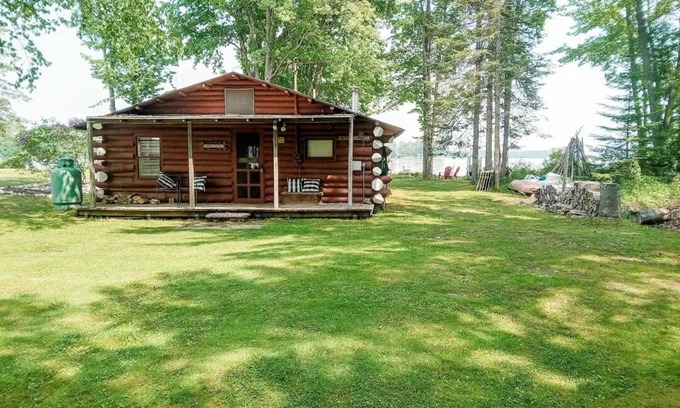 Levering Cabina | The Loon Lodge