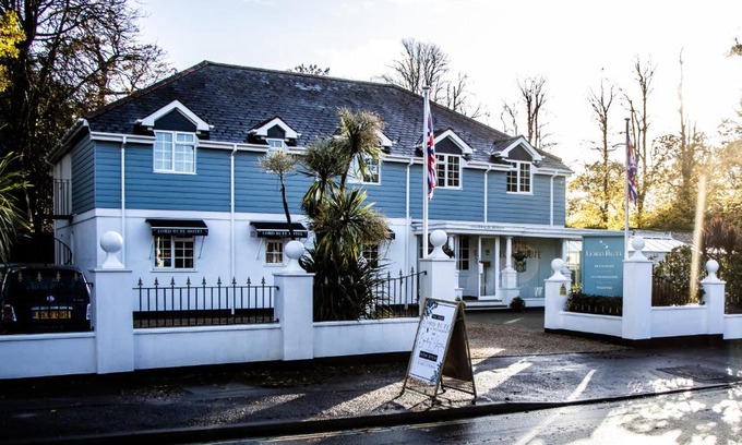 Highcliffe-on-Sea Hotel | The Lord Bute