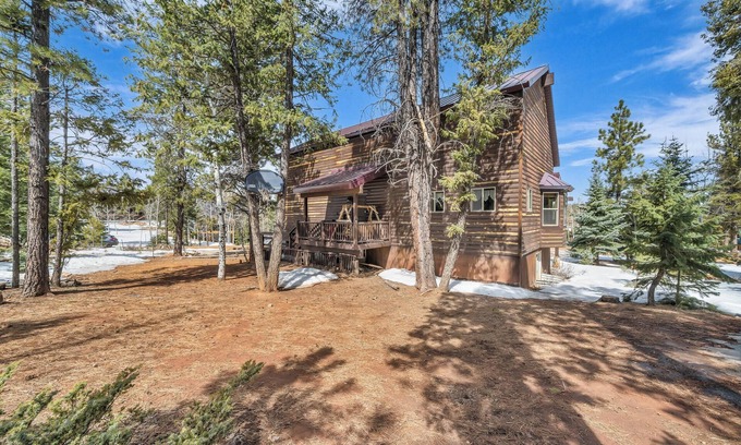 Duck Creek Village Cabina | The Lost Creek Lodge - A Perfect Escape for Families, Reunions, and Friends.