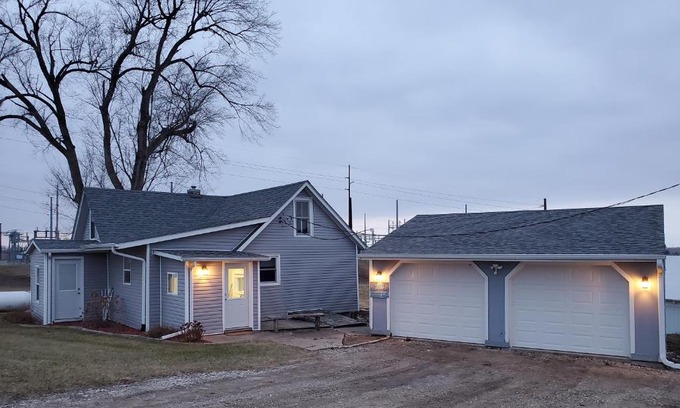 Tracy Casa | THE LOST GEM. A Little Bit Country