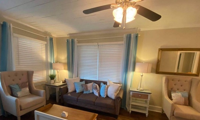 New Iberia Casa | The Lost Ruby, a gem of a bungalow in New Iberia, Louisiana
