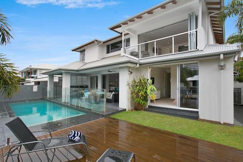 Broadbeach Waters Casa | The Lotus