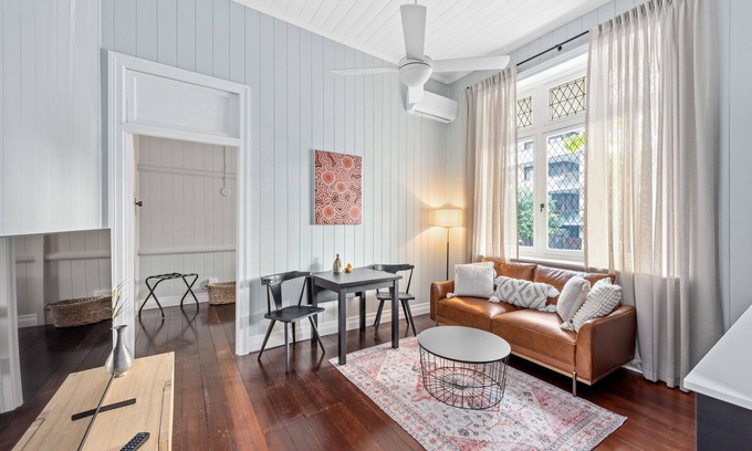 New Farm Apartamento | The Lounge! 2 Bed/1 Bath/1 Car ~ New Farm