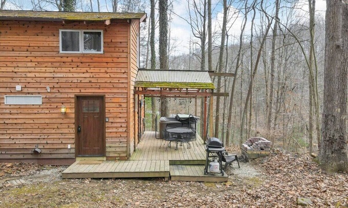 Rockbridge Cabina | The Love Shack (Hocking Hills Area)