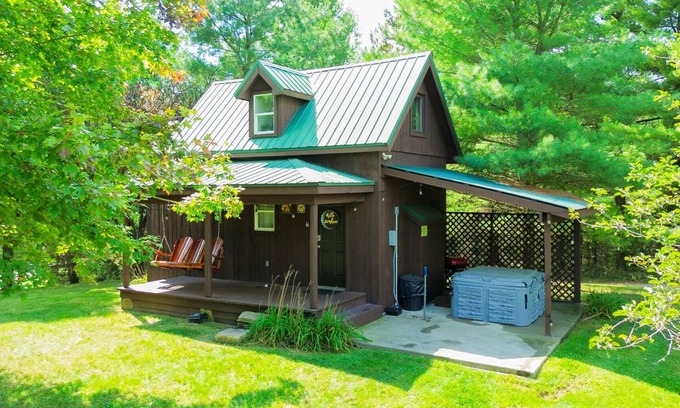 McArthur Cabina | The Love Shack - Hocking Hills
