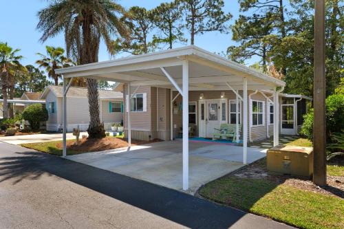 Upper Grand Lagoon Casa | The Love Shack (2/2)