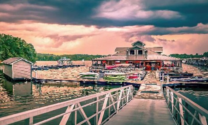 Winchester Casa | The Love Shack - Waterside Cottage #1 with a DOCK on Tims Ford Lake at Twin Creeks Marina & Resort
