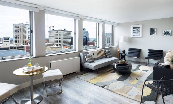 Gateway District Condominio | The Luckman Condos By Barsala