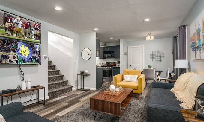 Roseland Casa | The Lucky Charm | Home of the Fighting Irish! BBQ, Games, 3-Bedrooms