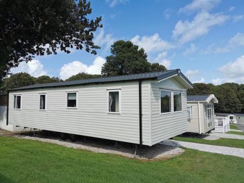 Newquay Casa | The Lucky Shamrock Caravan - by stunning, Crantock Beach