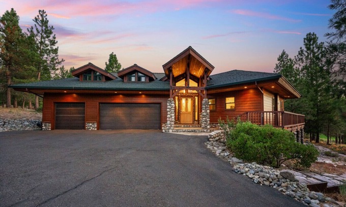 Gold Mountain Casa | The Luxe Lodge Private Hot Tub Golf Couples Pets Families Games Fire Pit Views