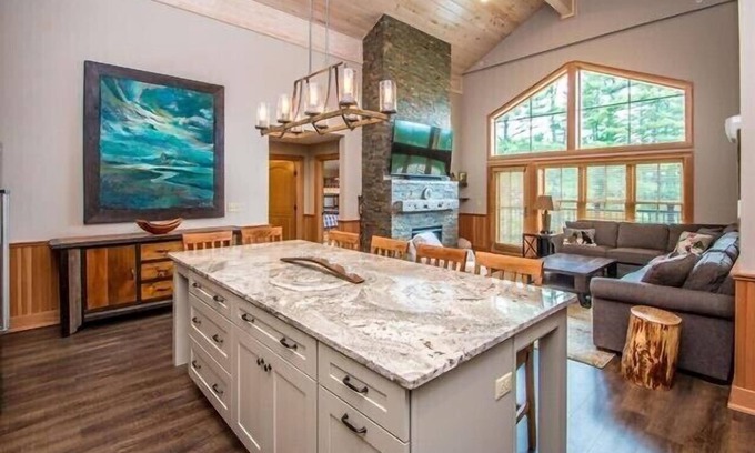North Conway Condominio | The Luxurious Penthouse Ski-in/Ski-out Kearsarge Brook Condo at Cranmore Mtn!