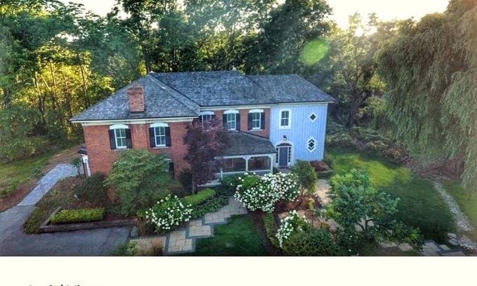 Brampton Casa | the Luxury Liard House, Historic 4bed country home