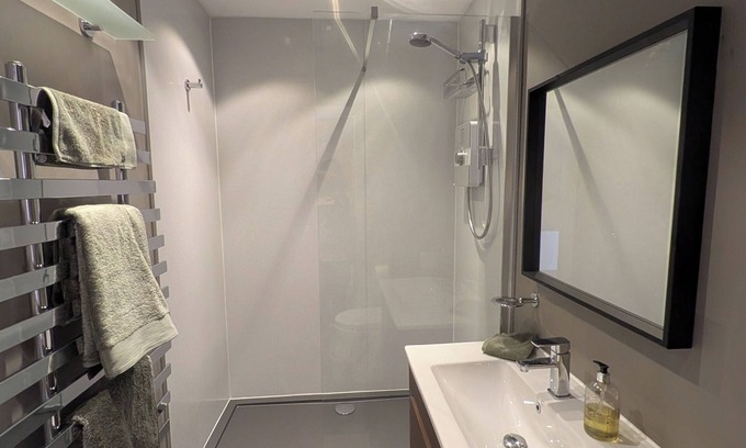 Honley Apartamento | The Luxury "Shed"