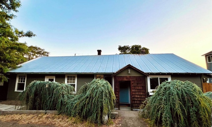 Lyle Casa | The Lyle House - a Cozy Retreat