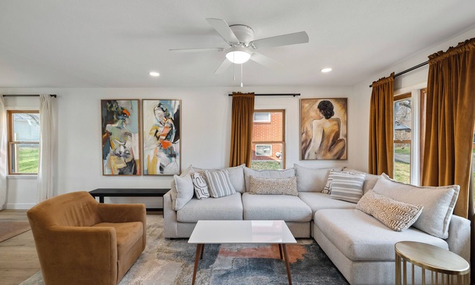Des Moines Casa | The Mackie - Charming 4-bedroom house with High Speed WiFi in lovely Des Moines