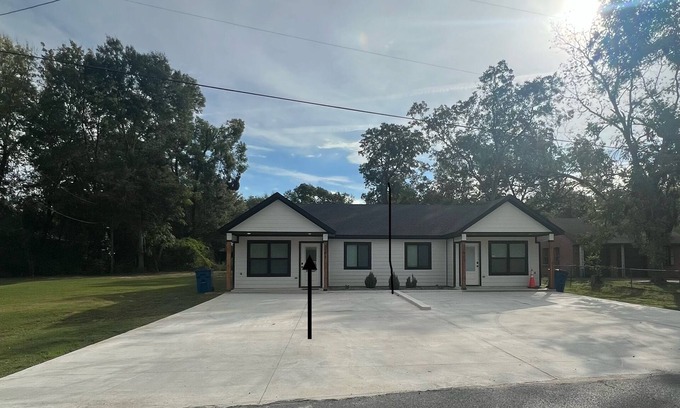 Jonesville Casa | “The Magnolia Inn” A comfortable, clean, & cozy stay